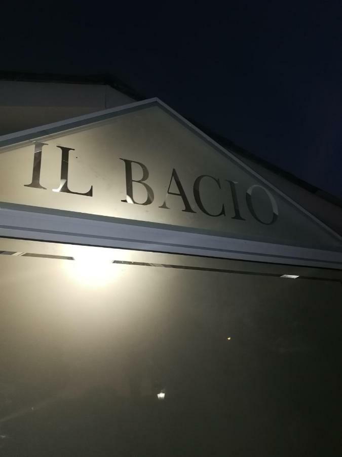 Posto Al Sole - Il Bacio Apartment Bellville Luaran gambar